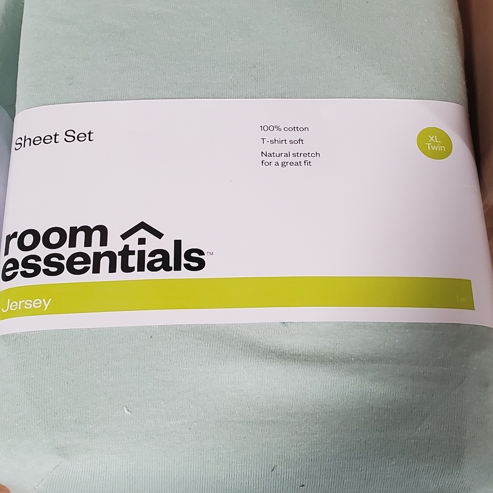 New Room Essentials Twin XL Sheets (FIRM)